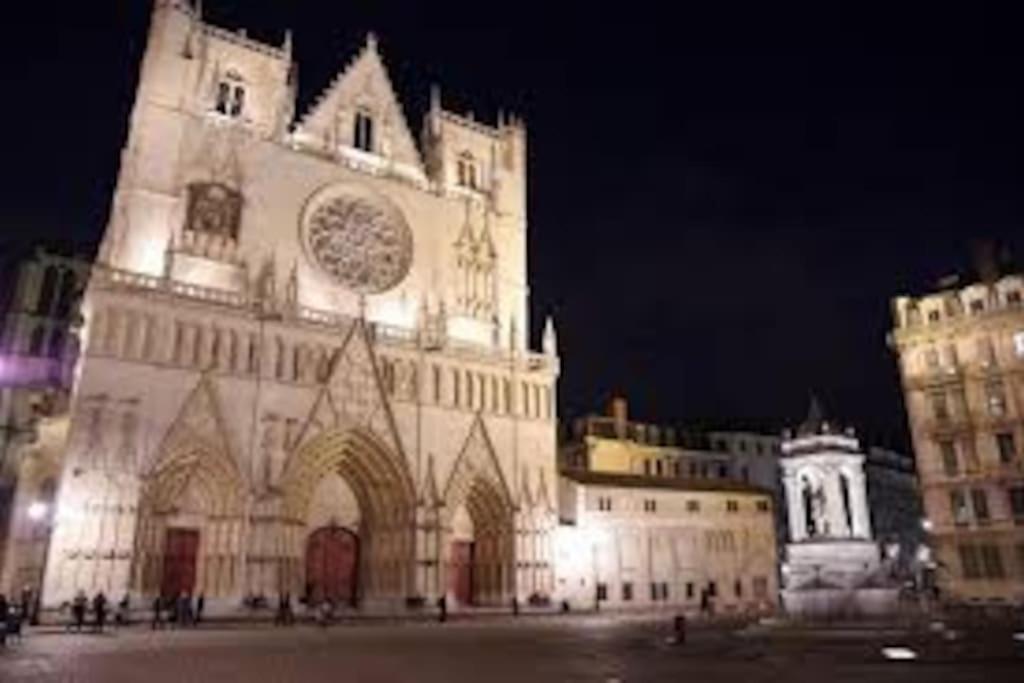 Pepite Rare 8 Personnes Au Coeur Battant Du Vieux Lyon Appartement Buitenkant foto