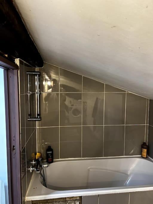Pepite Rare 8 Personnes Au Coeur Battant Du Vieux Lyon Appartement Buitenkant foto
