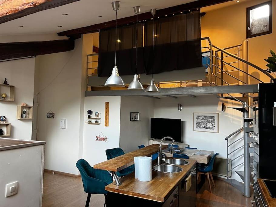 Pepite Rare 8 Personnes Au Coeur Battant Du Vieux Lyon Appartement Buitenkant foto