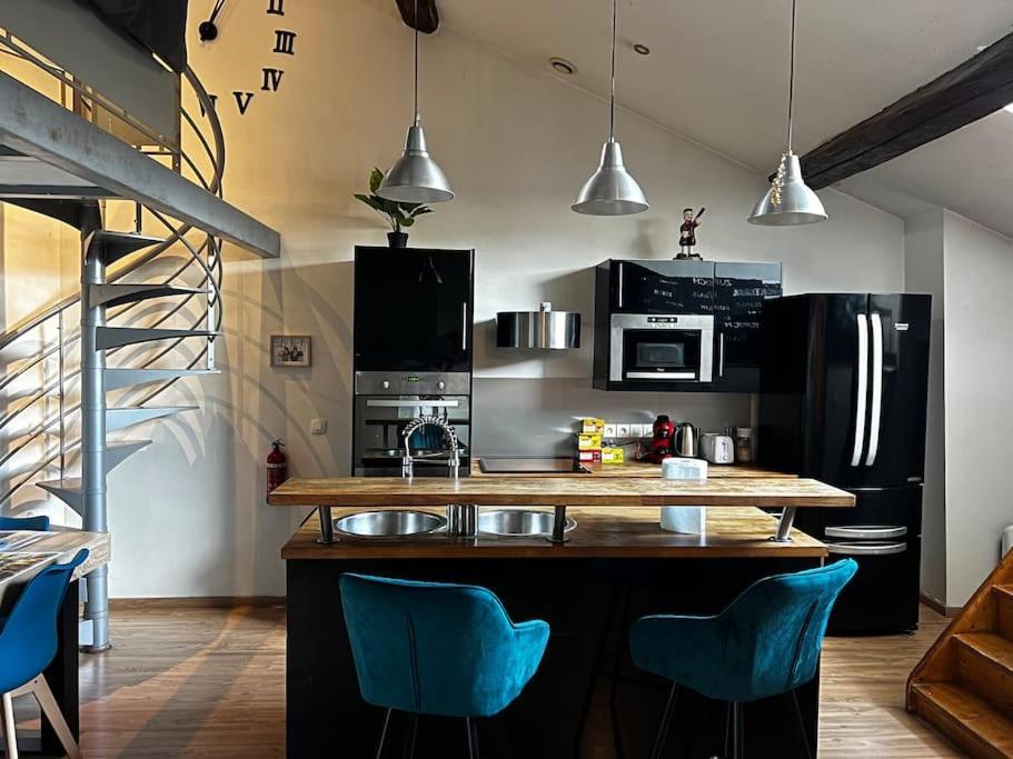 Pepite Rare 8 Personnes Au Coeur Battant Du Vieux Lyon Appartement Buitenkant foto