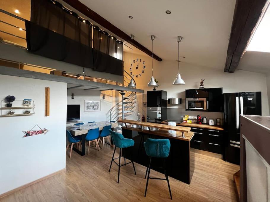 Pepite Rare 8 Personnes Au Coeur Battant Du Vieux Lyon Appartement Buitenkant foto